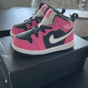 Air Jordan 1’s - Black/White-Arctic/Punch Nior/Artic Punch/Blanc 5c